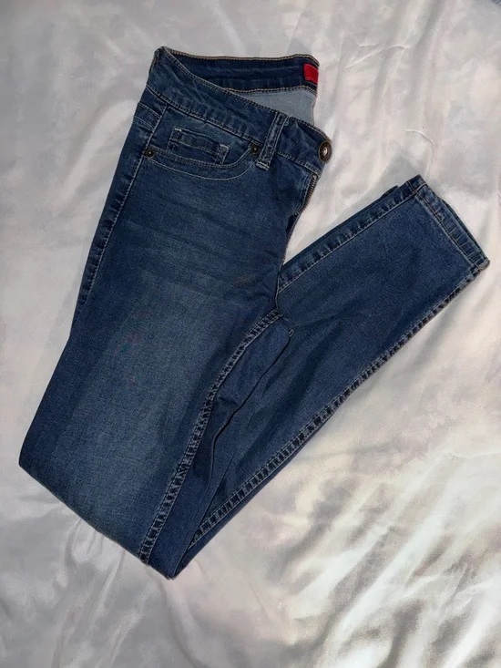 GUESS Medium Blue Denim Jeans - Picture 2 of 2